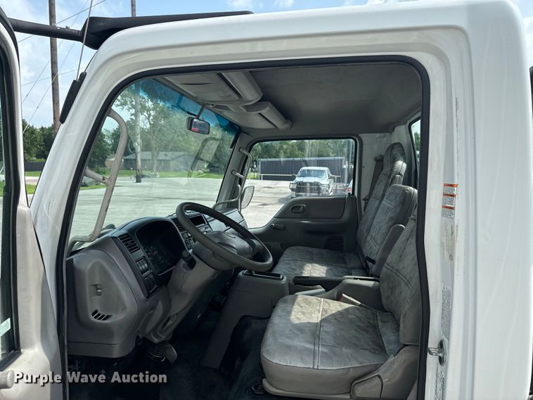 image for item DX0632 2006 Ford  LCF truck cab and chassis