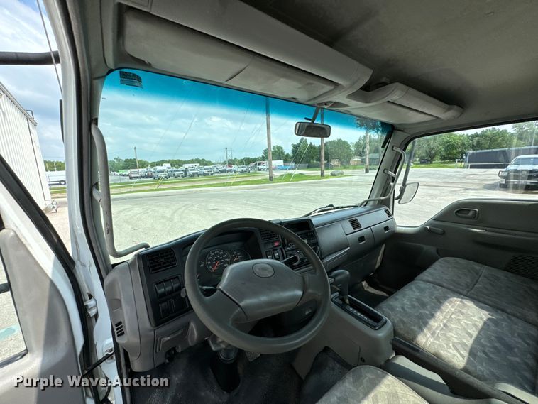 image for item DX0632 2006 Ford  LCF truck cab and chassis