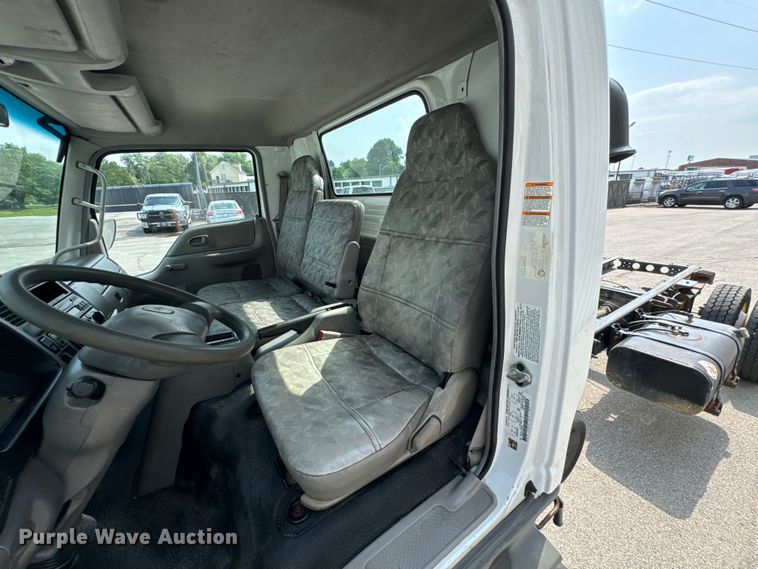 image for item DX0632 2006 Ford  LCF truck cab and chassis