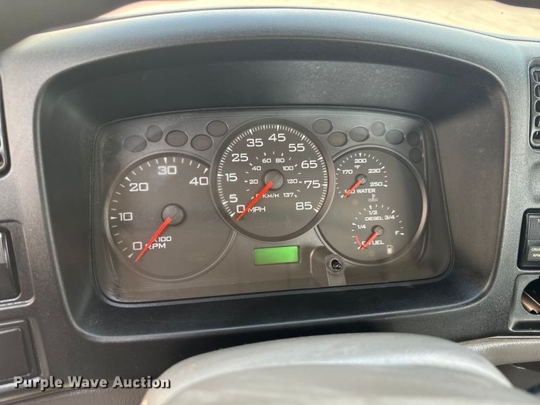 image for item DX0632 2006 Ford  LCF truck cab and chassis