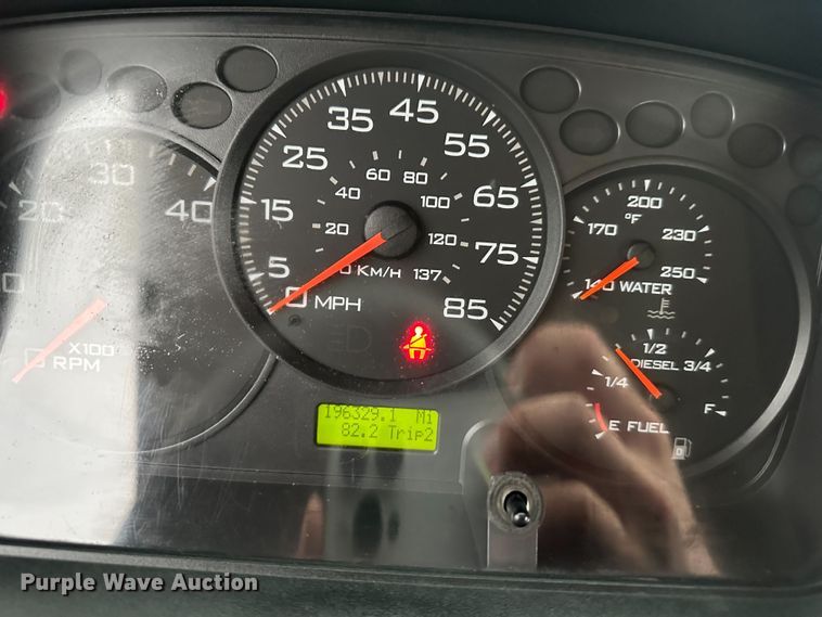 image for item DX0632 2006 Ford  LCF truck cab and chassis