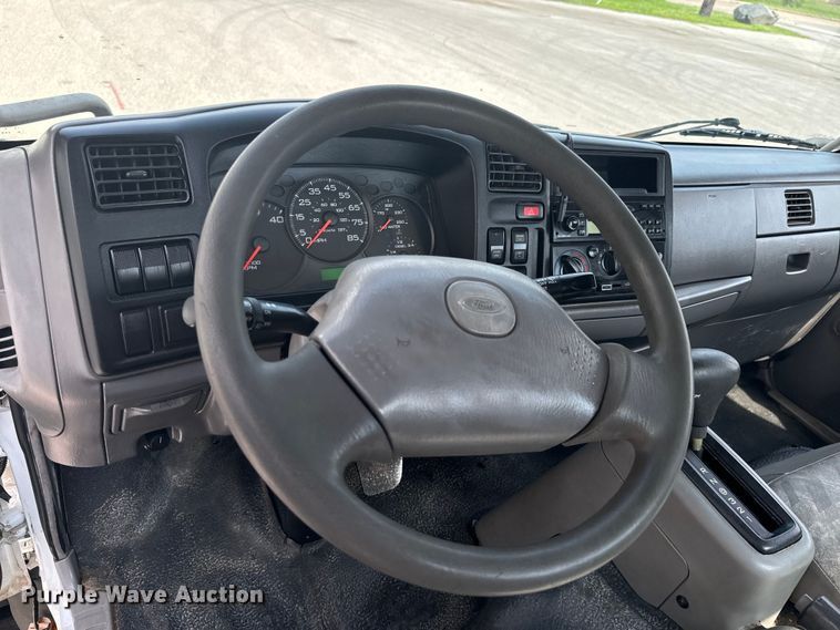 image for item DX0632 2006 Ford  LCF truck cab and chassis