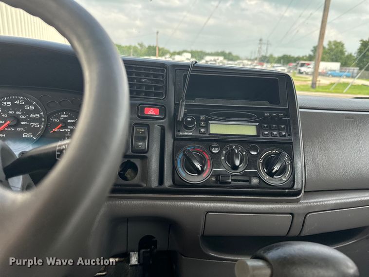 image for item DX0632 2006 Ford  LCF truck cab and chassis