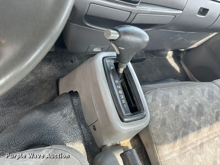 image for item DX0632 2006 Ford  LCF truck cab and chassis