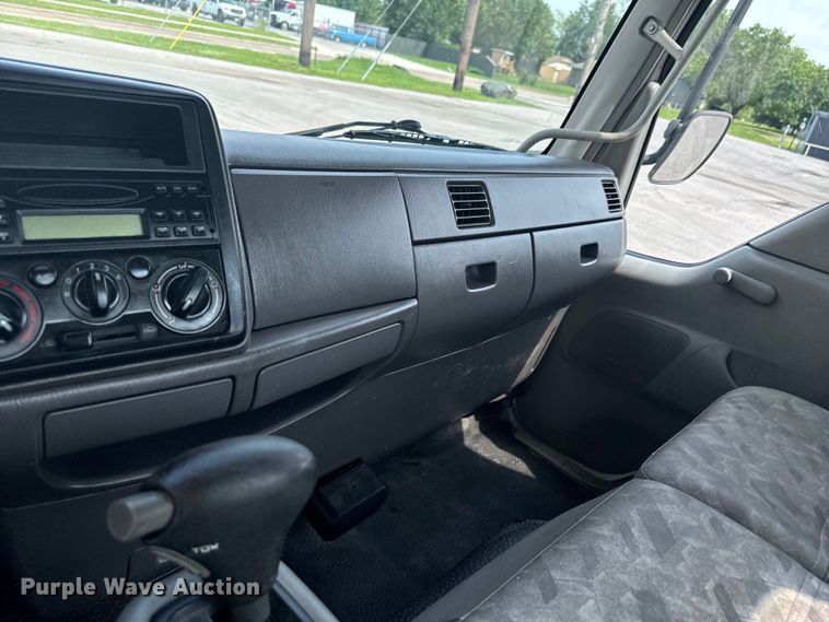 image for item DX0632 2006 Ford  LCF truck cab and chassis