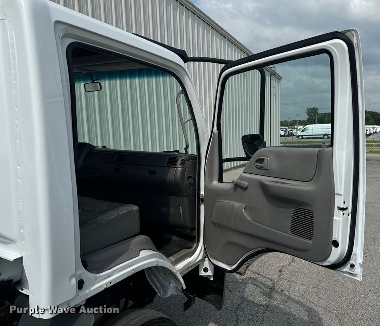 image for item DX0632 2006 Ford  LCF truck cab and chassis