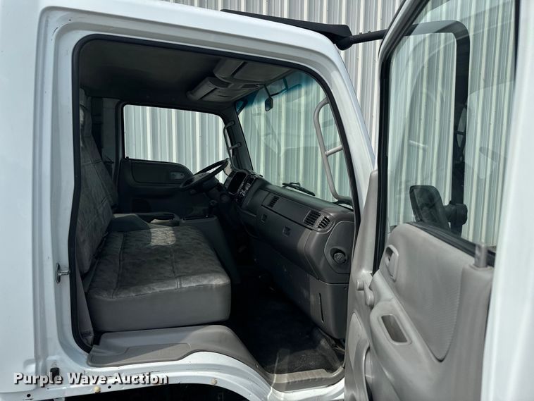 image for item DX0632 2006 Ford  LCF truck cab and chassis