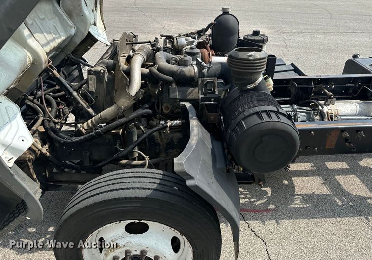 image for item DX0632 2006 Ford  LCF truck cab and chassis