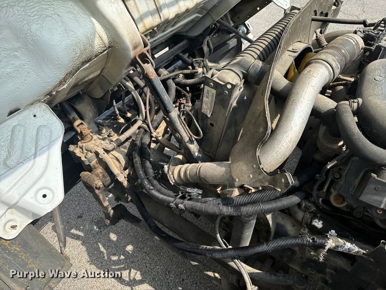 image for item DX0632 2006 Ford  LCF truck cab and chassis