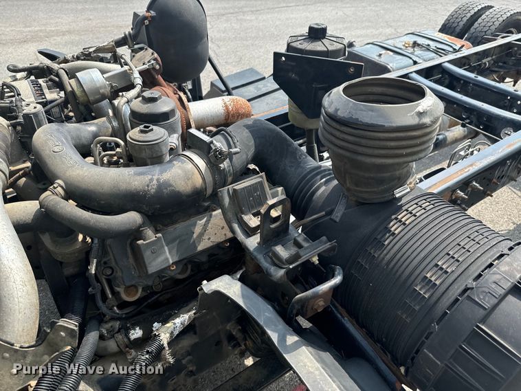 image for item DX0632 2006 Ford  LCF truck cab and chassis