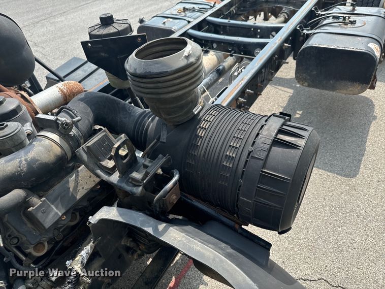 image for item DX0632 2006 Ford  LCF truck cab and chassis