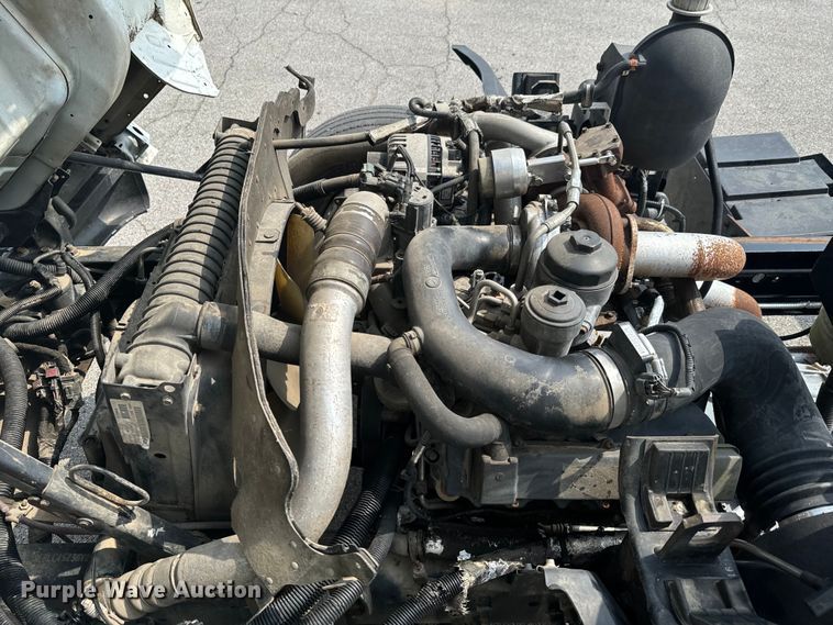 image for item DX0632 2006 Ford  LCF truck cab and chassis