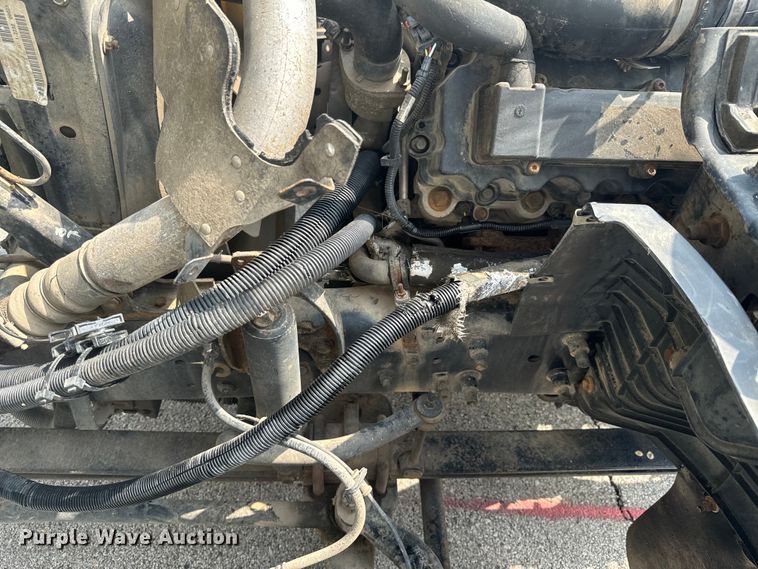 image for item DX0632 2006 Ford  LCF truck cab and chassis