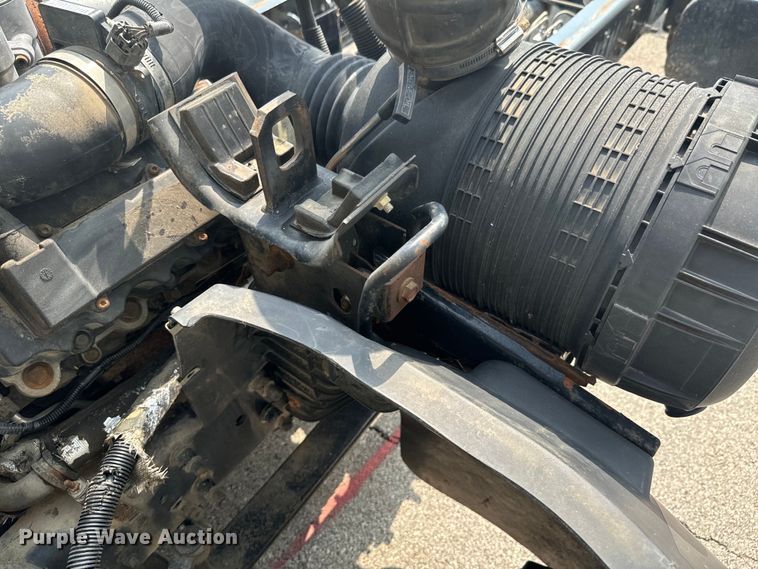 image for item DX0632 2006 Ford  LCF truck cab and chassis