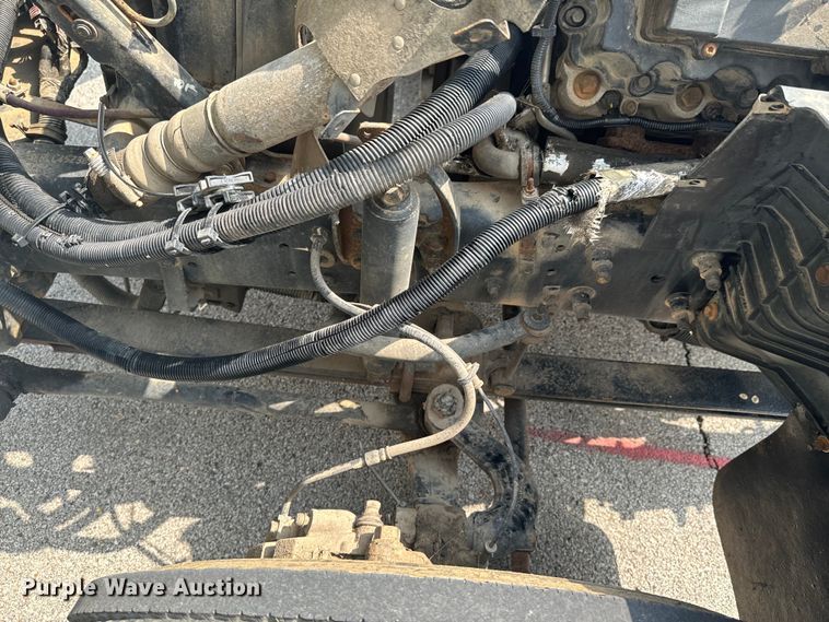 image for item DX0632 2006 Ford  LCF truck cab and chassis