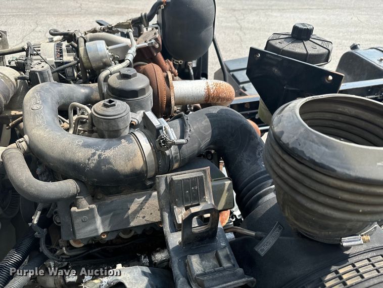 image for item DX0632 2006 Ford  LCF truck cab and chassis