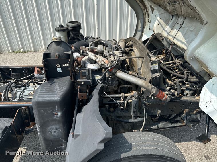 image for item DX0632 2006 Ford  LCF truck cab and chassis