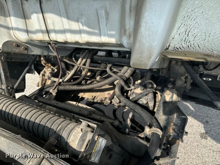 image for item DX0632 2006 Ford  LCF truck cab and chassis