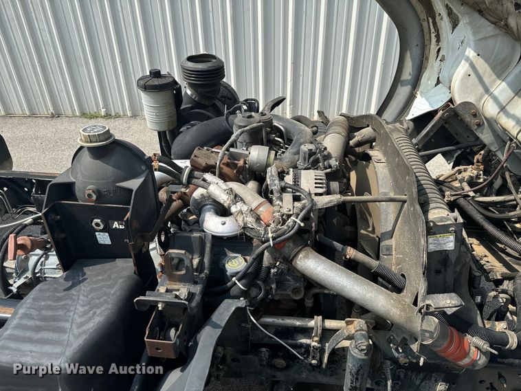 image for item DX0632 2006 Ford  LCF truck cab and chassis