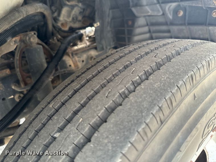 image for item DX0632 2006 Ford  LCF truck cab and chassis