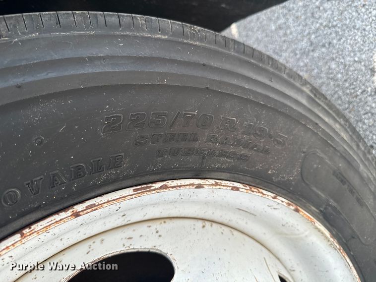 image for item DX0632 2006 Ford  LCF truck cab and chassis