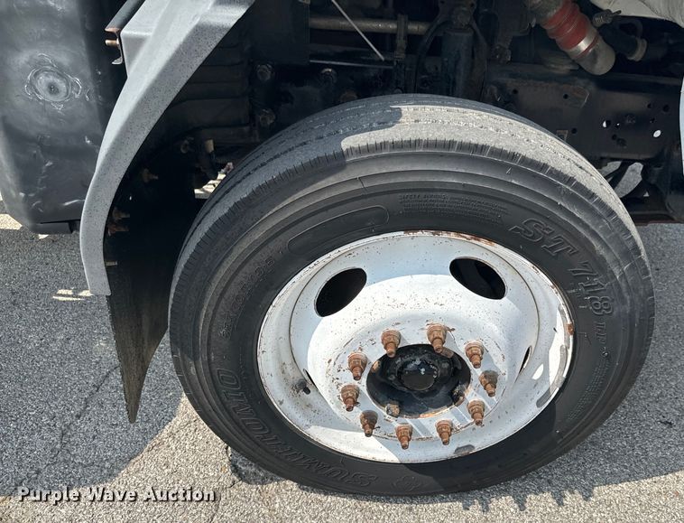 image for item DX0632 2006 Ford  LCF truck cab and chassis