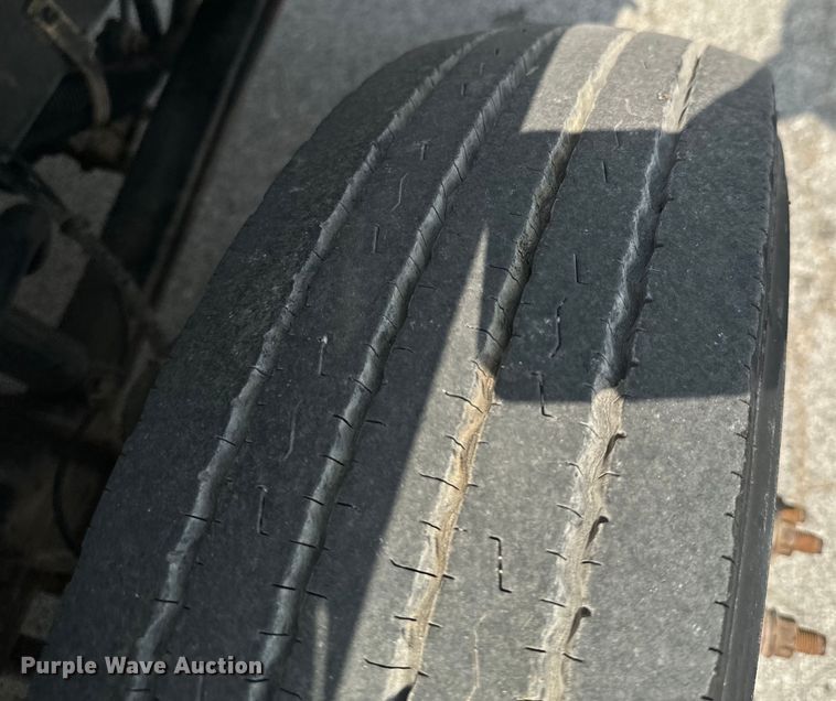 image for item DX0632 2006 Ford  LCF truck cab and chassis