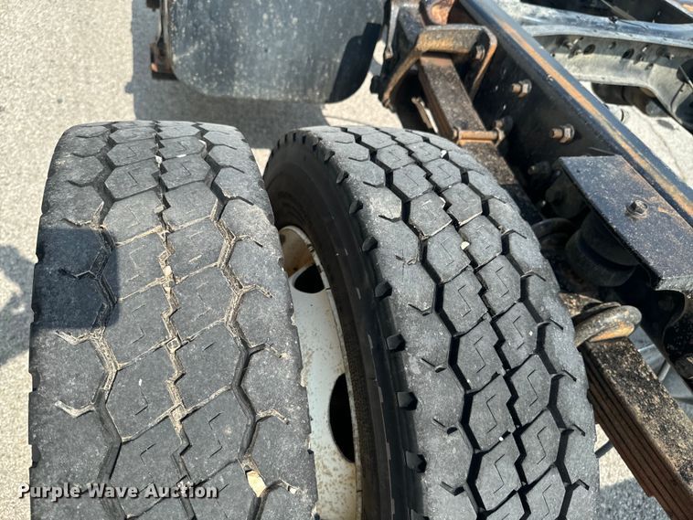 image for item DX0632 2006 Ford  LCF truck cab and chassis