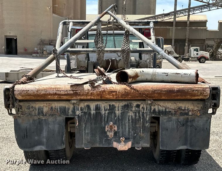 image for item DX0645 1994 Ford F700 winch truck