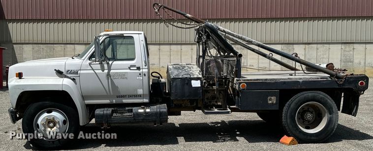 image for item DX0645 1994 Ford F700 winch truck