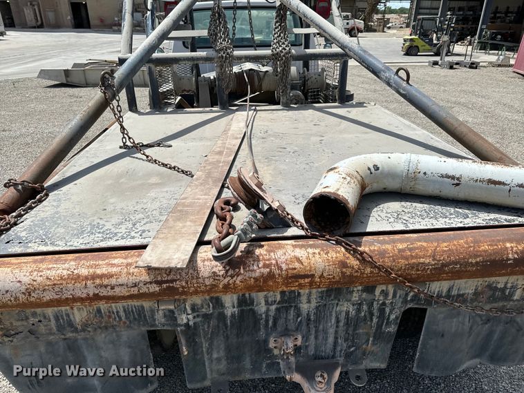 image for item DX0645 1994 Ford F700 winch truck