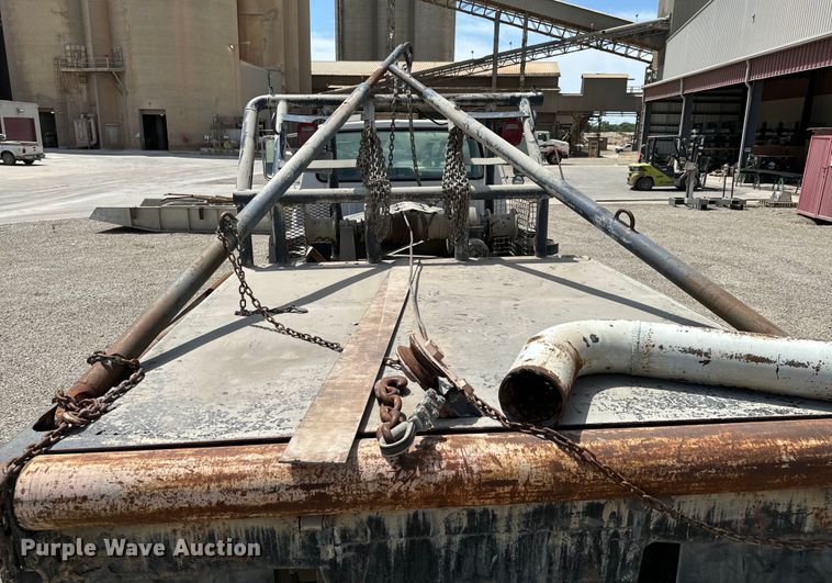 image for item DX0645 1994 Ford F700 winch truck