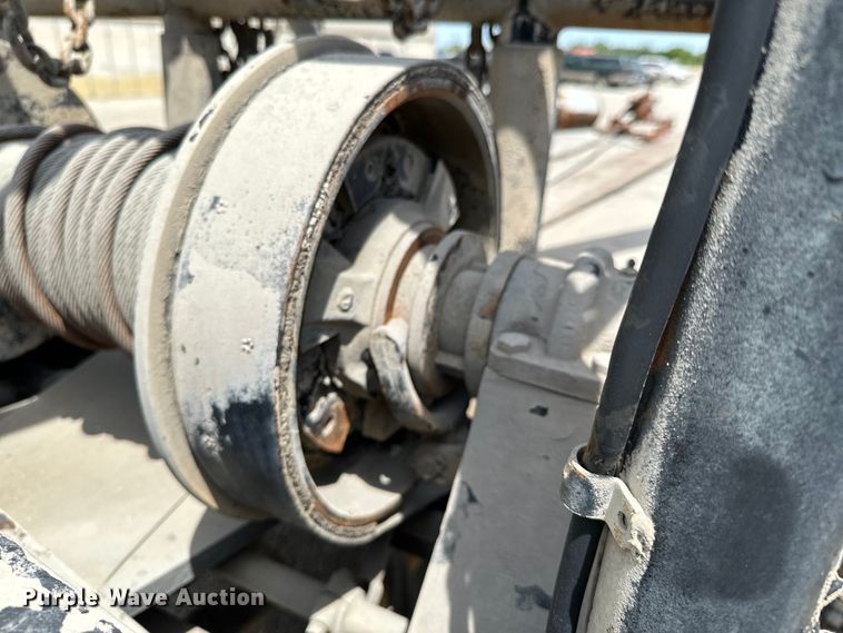 image for item DX0645 1994 Ford F700 winch truck