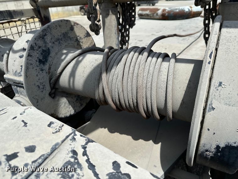 image for item DX0645 1994 Ford F700 winch truck