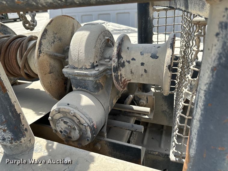 image for item DX0645 1994 Ford F700 winch truck