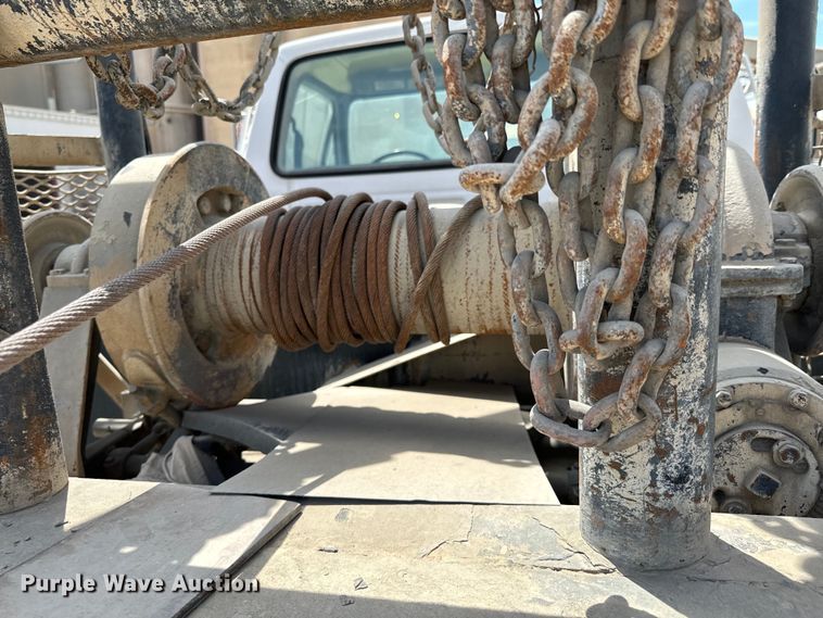 image for item DX0645 1994 Ford F700 winch truck