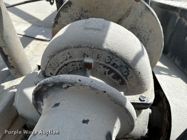 image for item DX0645 1994 Ford F700 winch truck