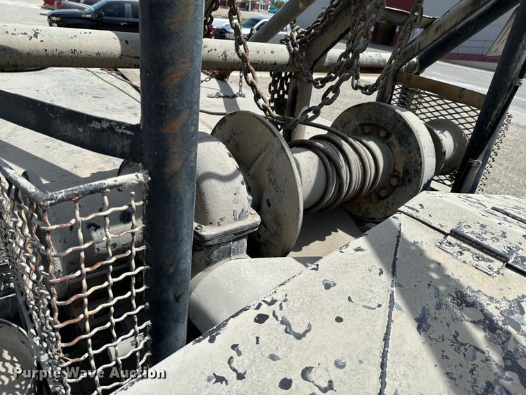 image for item DX0645 1994 Ford F700 winch truck