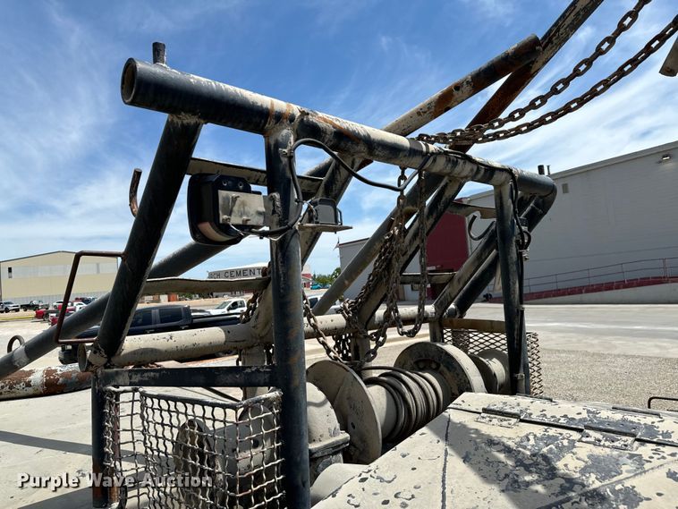 image for item DX0645 1994 Ford F700 winch truck