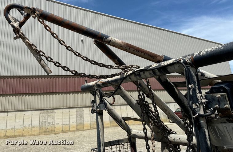 image for item DX0645 1994 Ford F700 winch truck