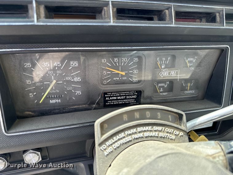 image for item DX0645 1994 Ford F700 winch truck