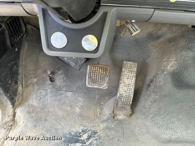 image for item DX0645 1994 Ford F700 winch truck