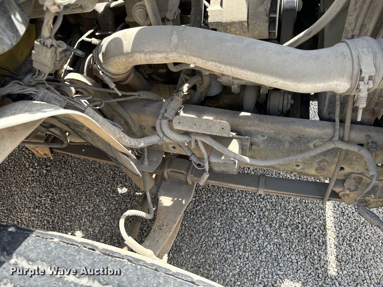 image for item DX0645 1994 Ford F700 winch truck