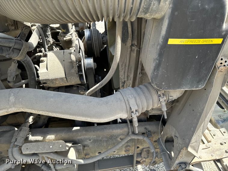 image for item DX0645 1994 Ford F700 winch truck