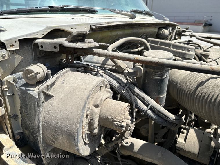 image for item DX0645 1994 Ford F700 winch truck