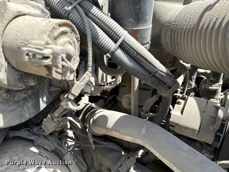 image for item DX0645 1994 Ford F700 winch truck