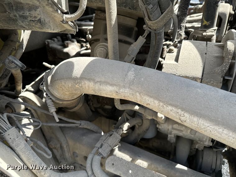 image for item DX0645 1994 Ford F700 winch truck