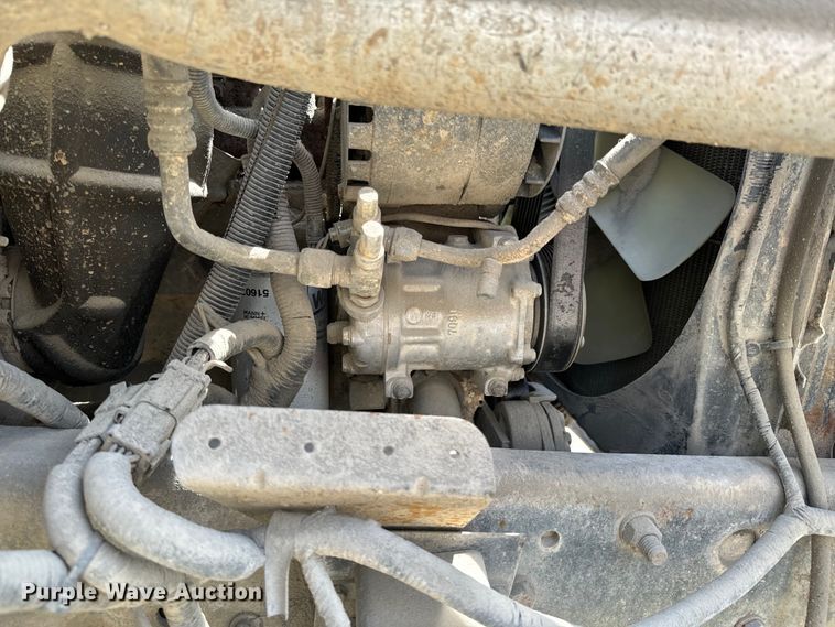 image for item DX0645 1994 Ford F700 winch truck