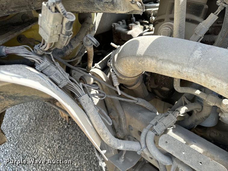 image for item DX0645 1994 Ford F700 winch truck