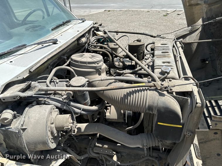 image for item DX0645 1994 Ford F700 winch truck